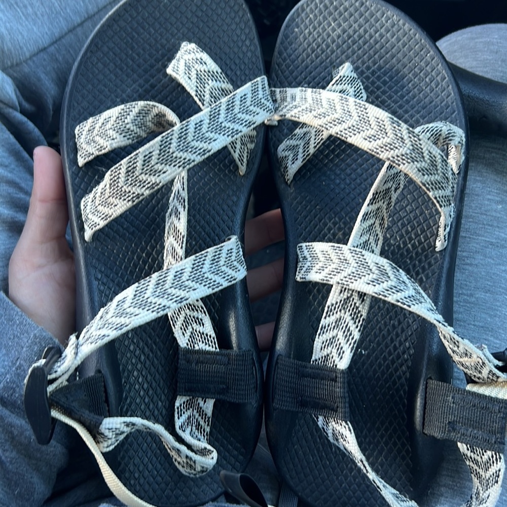 Chaco Sandles Size w10  excellent condition practically brand new